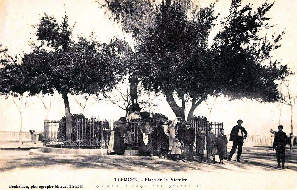 1282- Tlemcen - Place de la Victoire.jpg